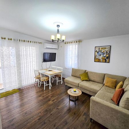 Lake Park 2Br Apartment Tirana Exterior photo